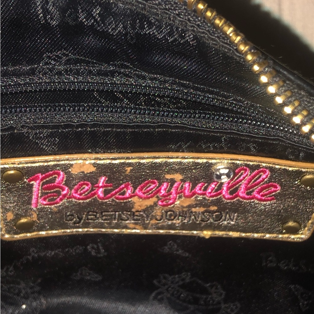 BETSEYVILLE BY BETSY JOHNSON Y2K Patent leather Hobo Bag - Picture 15 of 15
